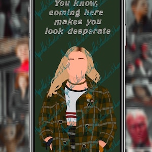 Może przedstawiać: Cyfrowy wydruk artystyczny na ekranie telefonu przedstawiający bez twarzy ilustrację osoby w płaszczu w kratę. Tekst "You know, coming here makes you look desperate" jest wyświetlany nad postacią. Tło jest rozmyte.