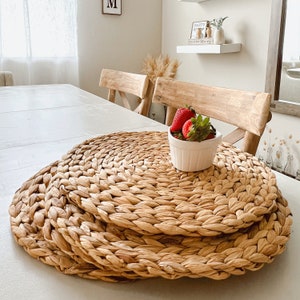 Natural Woven Placemats For Table Setting, Set of 4-8, Thick Water Hyacinth Round Wicker Placemats, Straw Braided Mats For Dining Table