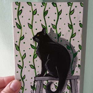 Peinture acrylique originale de chat noir sur un tabouret, art de chat noir, peinture d'animaux de compagnie, peinture d'animaux, mini art sur toile, peinture pour étagère, cadeau