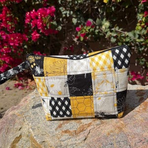 Honey Bee Bag Kit that includes Tensisters EasyPiecing Grid