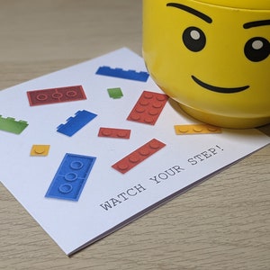 Een kaart met een illustratie van veel LEGO®-achtige stenen, verspreid over - pas op! Pas de tekst aan en/of voeg meer toe!