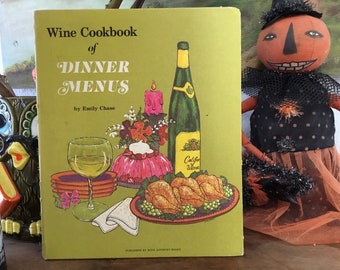 Vintage Cookbook: Wine Cookbook of Dinner Menus (1971)