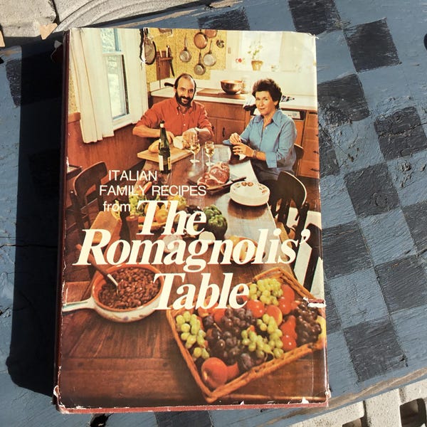 Recetas familiares italianas del libro de cocina vintage La mesa de los Romagnoli (1975)