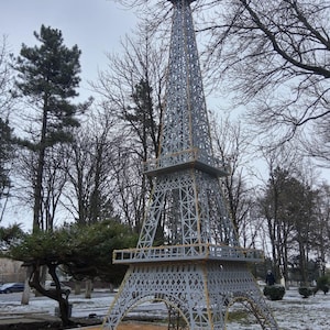 Drawings of the Eiffel Tower in DXF format.