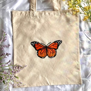 Borsa tote in tela con farfalla, ricamata a mano