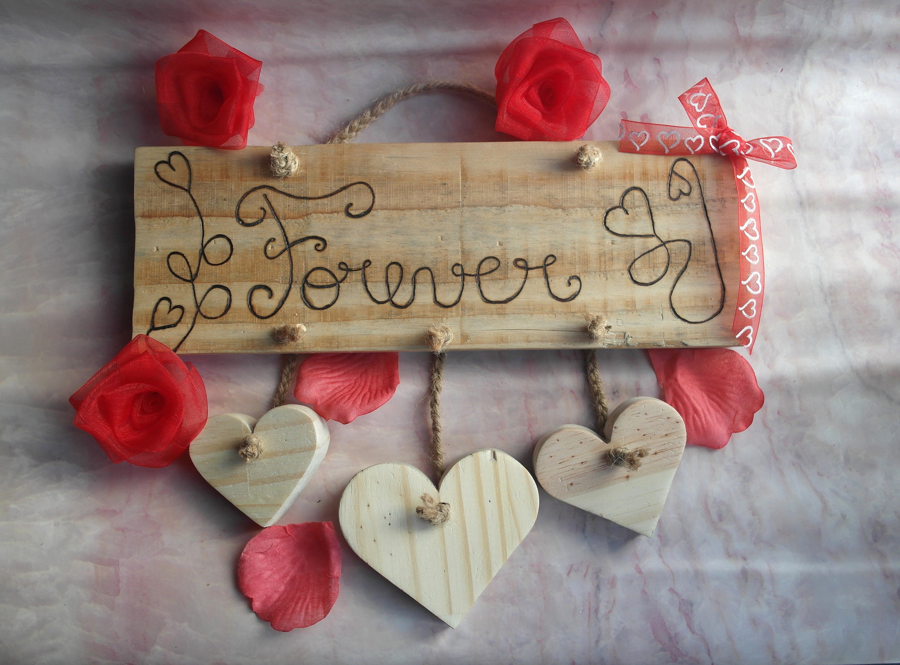 Décoration Murale en Bois Pyrogravé Thème Amour