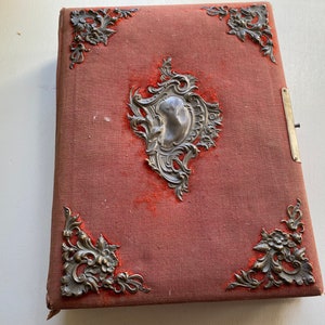 Album fotografico francese vintage molto trasandato e pesante di grandi dimensioni con 40 vecchie fotografie, libro CDV, vecchia carta effimera