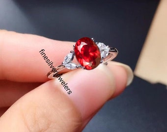 Rubinring, 925 sterlingsilverring, oval rubinring, äkta rubinring, frieri-smycken med födelsesten i juli