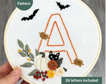Motif de broderie de lettres monogrammes d'automne, instructions de broderie étape par étape, 26 motifs de broderie citrouille blancs de l'alphabet initial