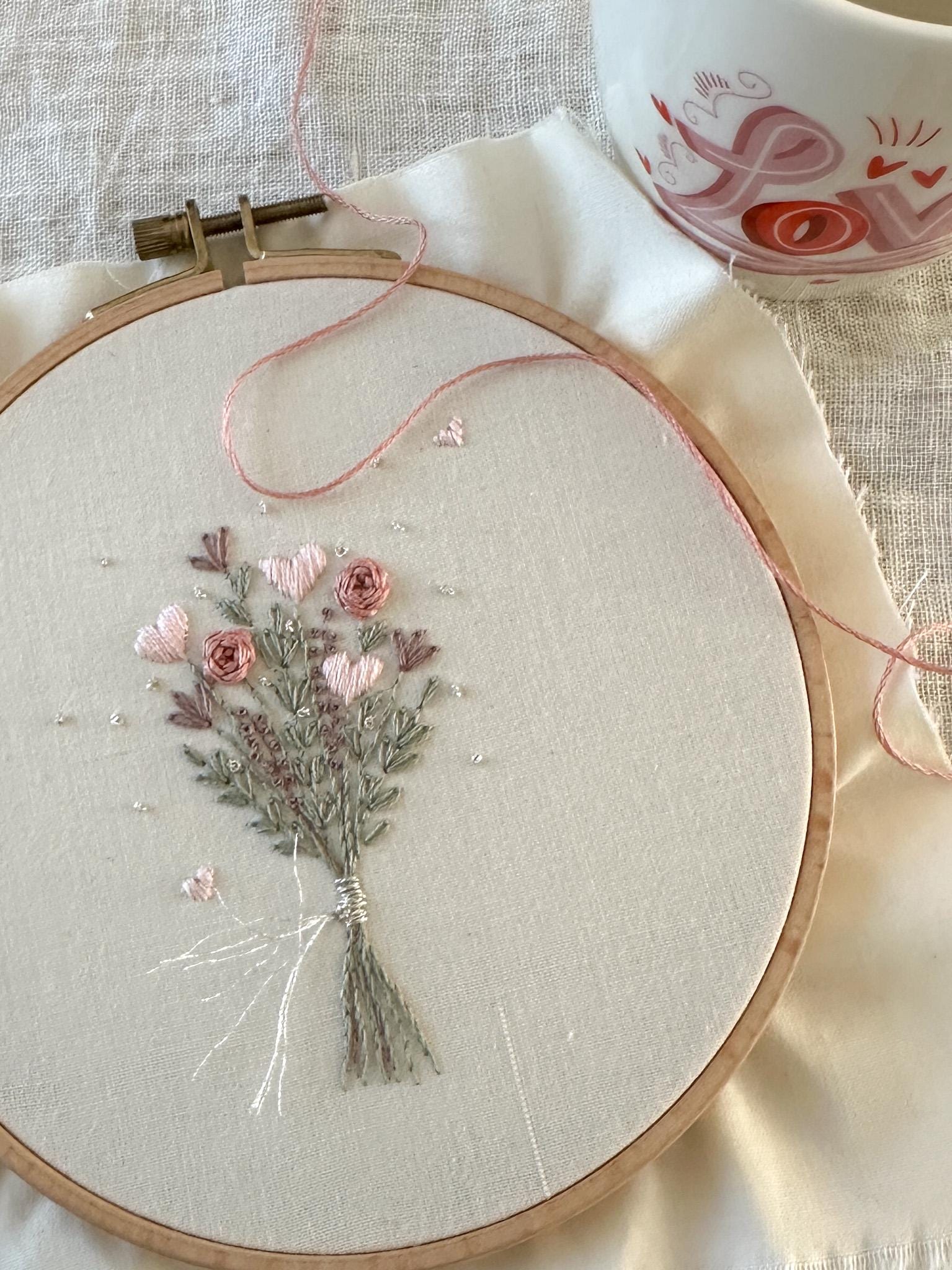 ブーケ刺繍パターン 愛の刺繍デザイン ロマンチックな刺繍パターン