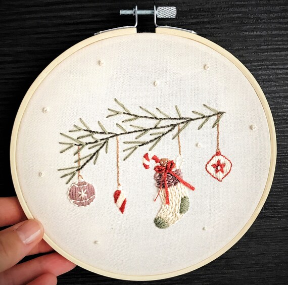 クリスマスストッキングオーナメントの手刺繍パターン、初心者向け