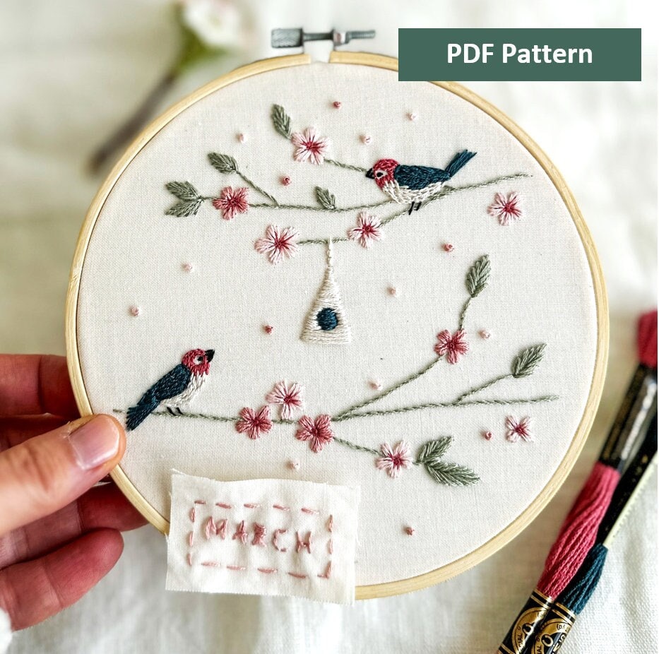 スズメと桜の刺繍作品 桜の刺繍パターン PDF 春の刺繍デザイン ピンクの桜と青い鳥の刺繍