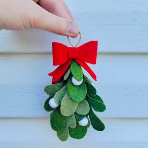 Felt Mistletoe