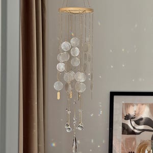 Carillon éolien en coquillage de Capiz | Attrape-soleil en prisme de cristal | Créateur d'arc-en-ciel pour fenêtre | Mobile suspendu de décoration bohème