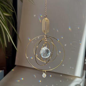 Acchiappasole geometrico in oro, prisma di cristallo per finestre, arcobaleno, idea regalo spirituale per la casa in stile bohémien