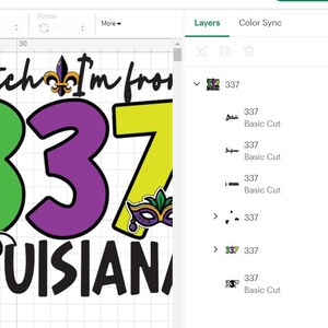 Op de afbeelding: Een digitaal ontwerp met de tekst "Pitch I'm from 337 Louisiana" in een kleurenschema van groen, paars en geel. Het ontwerp bevat een fleur-de-lis, een masker en een kreeft.