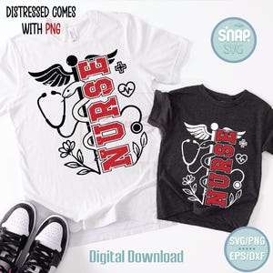K&ouml;nnte beinhalten: Zwei wei&szlig;e und graue T-Shirts mit einer abgenutzten schwarzen und roten Grafik einer Schlange, die sich um ein medizinisches Symbol windet, mit dem Wort "NURSE" in roten Buchstaben. Der Text "DISTRESSED COMES WITH PNG" befindet sich oben im Bild. Der Text "SNAP SVG" befindet sich in einem blauen Kreis oben rechts im Bild. Der Text "Digital Download" befindet sich unten im Bild. Der Text "SVG/PNG EPS/DXF" befindet sich unten rechts im Bild.