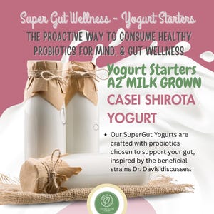 Może przedstawiać: Reklama starter&oacute;w do jogurtu Super Gut Wellness. Na zdjęciu trzy białe szklane butelki jogurtu z brązowym papierem i sznurkiem wok&oacute;ł szyjek. Tekst na zdjęciu zawiera "Yogurt Starters A2 Milk Grown Casei Shirota Yogurt."