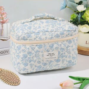 Trousse à maquillage personnalisée avec fleurs, Trousse à cosmétiques en coton matelassé, Cadeau personnalisé pour demoiselle d'honneur, Trousse de toilette femme, Grande pochette de voyage