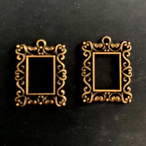 Miniature Picture Frames 2-Pack, Bronze & Silver Dollhouse Art Frames for Jewelry or Craft Projects
