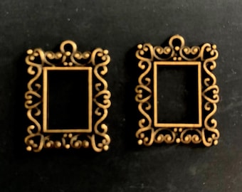 Miniature Picture Frames 2-Pack, Bronze & Silver Dollhouse Art Frames for Jewelry or Craft Projects