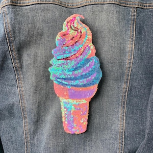 Glitzer Pailletten Eis Eiswaffel Bügelbild – Aufnäher mit großen Wirbeln in Pink, Blau, Lila & Pink für Jacken, Taschen, Jeans, Mäntel, DIY Kissen