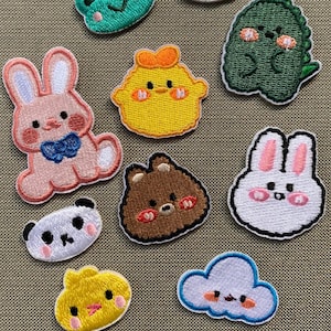 Paquete de 10 parches termoadhesivos bordados con animales en miniatura, lindos conejos de dibujos animados, dinosaurios, ranas, pollos, pandas, osos y nubes para ropa de niños