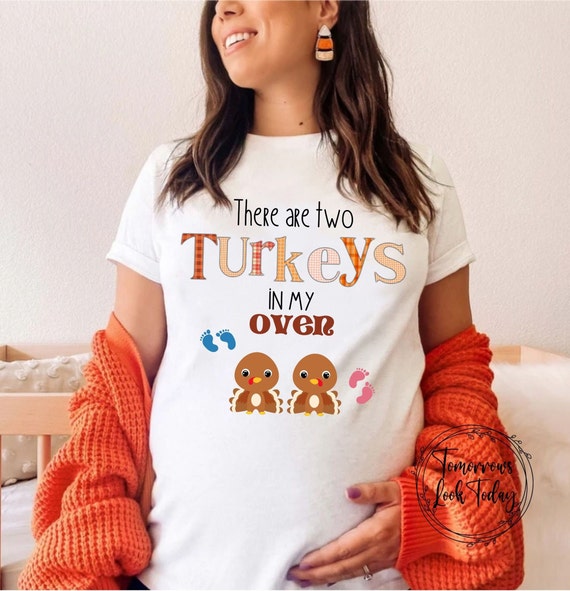 Womens There's A Turkey In This Oven Costume New Mom Pregnancy Gift T-Shirt Womens There's A Turkey In This Oven Costume New Mom Pregnancy Gift T-Shirt