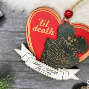 Skeleton Couple Ornament, Halloween Ornament, Skeleton Couple Gift, Couple Halloween Gift, Halloween Tree Ornaments, Halloween Gifts