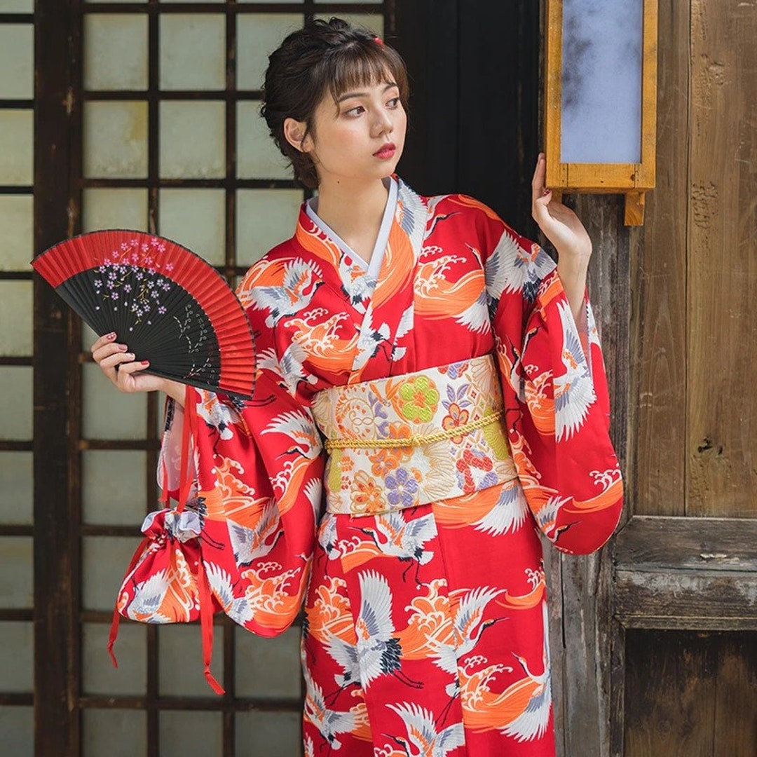 Kimono Japonés Mujer Con Blanco Obi Estilo Vintage Flor Impreso Ejecución  Yukata Vestido Fotografía Baño Túnica