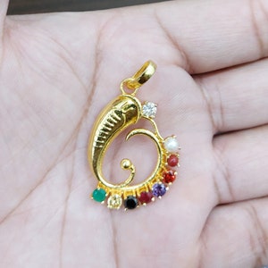 Ganesh Navratan Anhänger Navratna Anhänger 200% 9 Naturstein Asthadhatu Metall Goldene Farbe