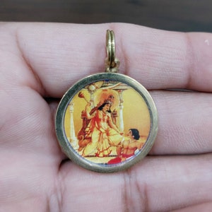 Pendentif Baglamukhi en laiton et métal pour vous protéger de vos ennemis sous tension