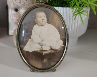 Vintage Oval Photo Frame – Convex Bubble Glass Easel Stand