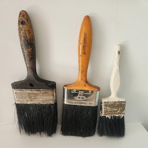 Vintage Paint Brushes -- Set Of 3 Wooden Handle Paint Brushes -- Shabby Farmhouse Decor -- Art Studio Paintbrush Decor -- Artist Brushes
