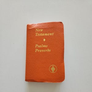 New Testament Psalms Proverbs The Gideon&#39;s Book -- Vintage Pocket Size Religious Bible -- Small Religious Gifts -- Religious Book