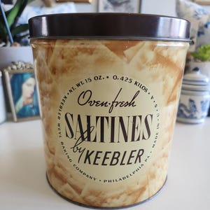 Vintage Keebler Oven-Fresh Saltines Tin Philadelphia -- Keebler Brown Cracker Tin Canister  -- Kitchen Storage Tin -- Nostalgic Home Accents