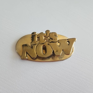 Vintage &quot;IT&#39;S NOW&quot; Gold Tone Metal Paper Weight Letter Clip -- Vintage Paper Clips -- Note Holder Paper Weight - Home Office Desk Top Decor