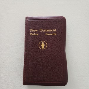 New Testament Psalms Proverbs The Gideons Book -- 1952 Vintage Bible -- Religious Stories -- Pocket Size Bible -- Small Religious Gifts