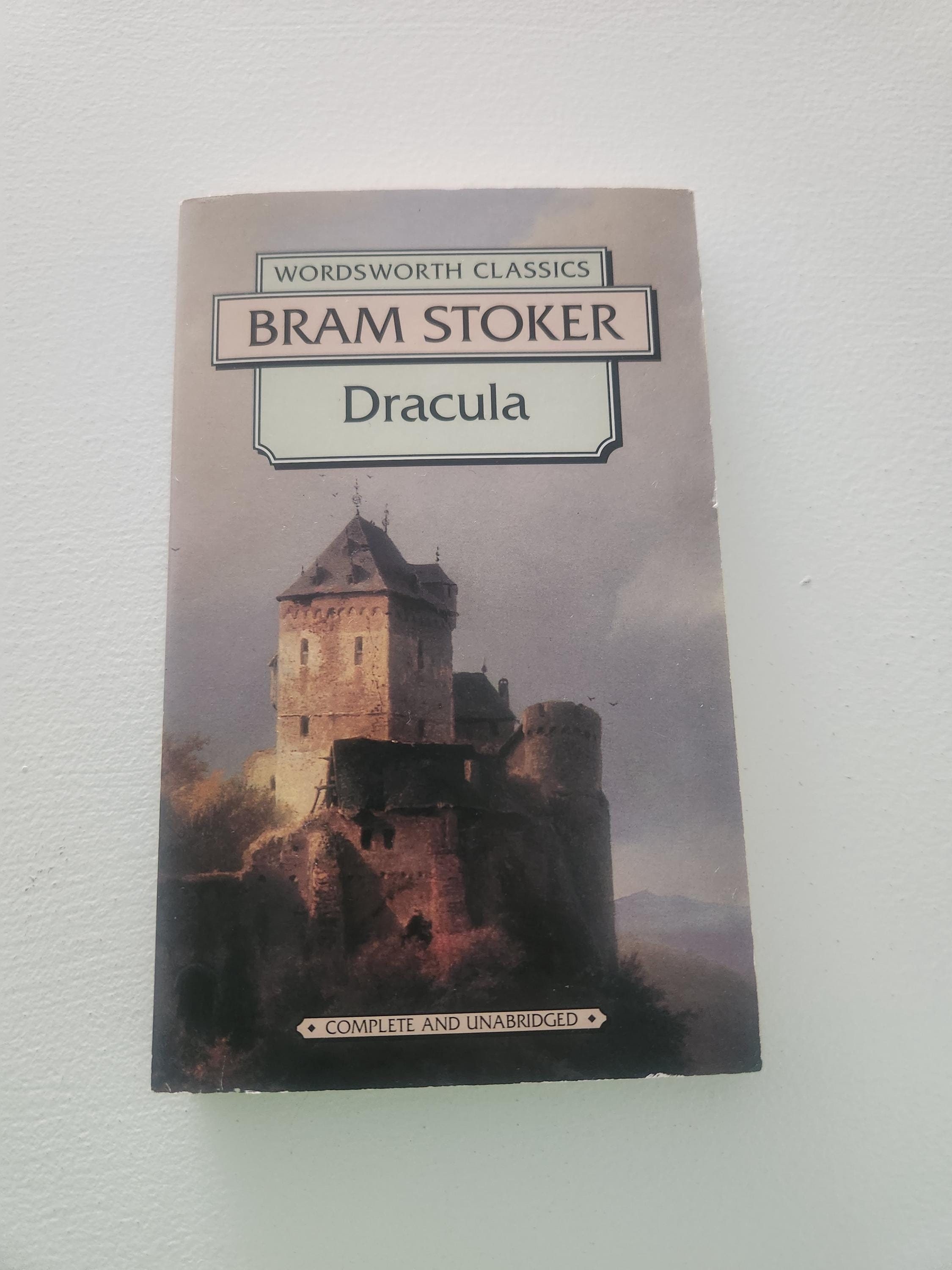 Wordsworth Classics Bram Stoker Dracula Complete and Unabridged  display picture 1