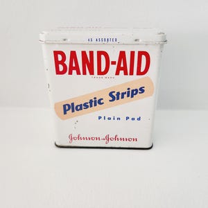 Johnson & Johnson Band Aid Plastic Strips - Plain Pad -- Vintage Band Aid Tin - First Aid Memorabilia -Bathroom Pharmacy Tin - Small Storage