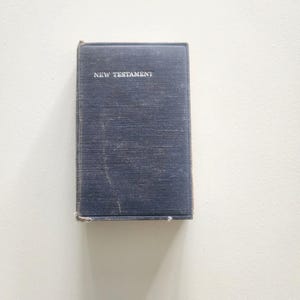 The New Testament Of Our Lord & Savior Jesus Christ Bible -- Vintage Illustrated Bible -- Religious Stories -- Catholic Prayer Pocket Bible