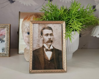 Vintage Decorative Gold-Tone Metal Photograph Frame -- Gifts For Home -- Antique Photo