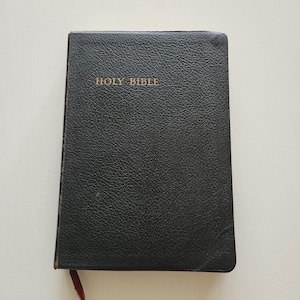 Vintage Holy Bible Revised Standard Version Old & New Testaments { 1963 } Catholic Prayer Book -- Old Bible Pages -- Religious Books