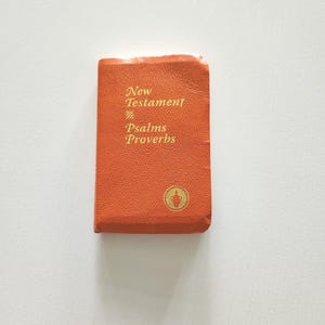 New Testament Psalms Proverbs The Gideon&#39;s Book -- Vintage Pocket Size Religious Bible -- Small Religious Gifts -- Religious Book