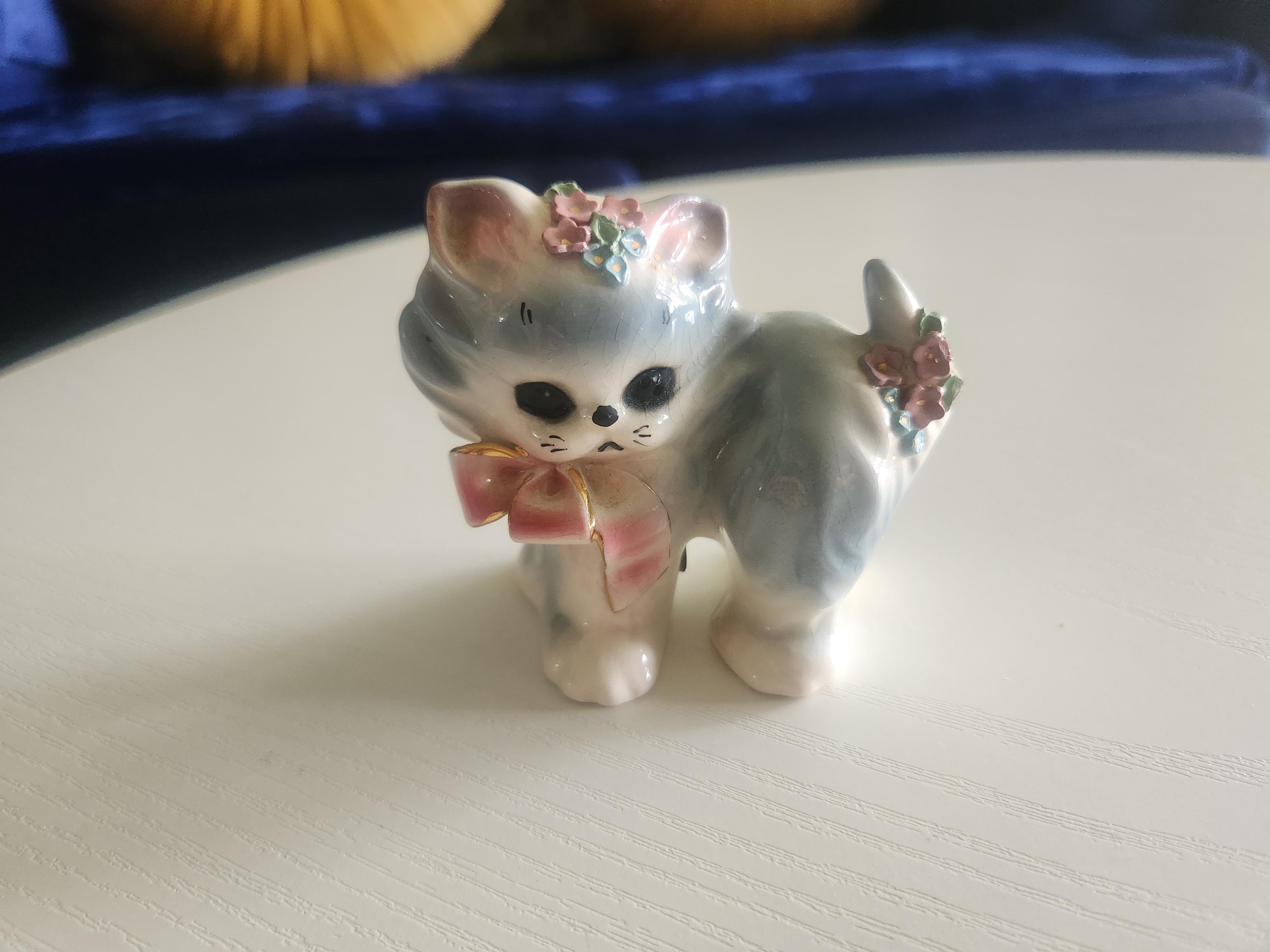 Vintage Cat Family In Snow Laser 3D Glass Cube Art Sculpture