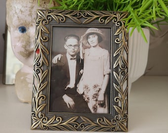 Vintage Leaf Pattern Antique Brass Toned Metal Picture Frame -- Decorative Frame -- Home Gift