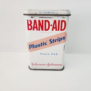 Johnson & Johnson Band Aid Plastic Strips - Plain Pad -- Vintage Band Aid Tin - First Aid Memorabilia -Bathroom Pharmacy Tin - Small Storage