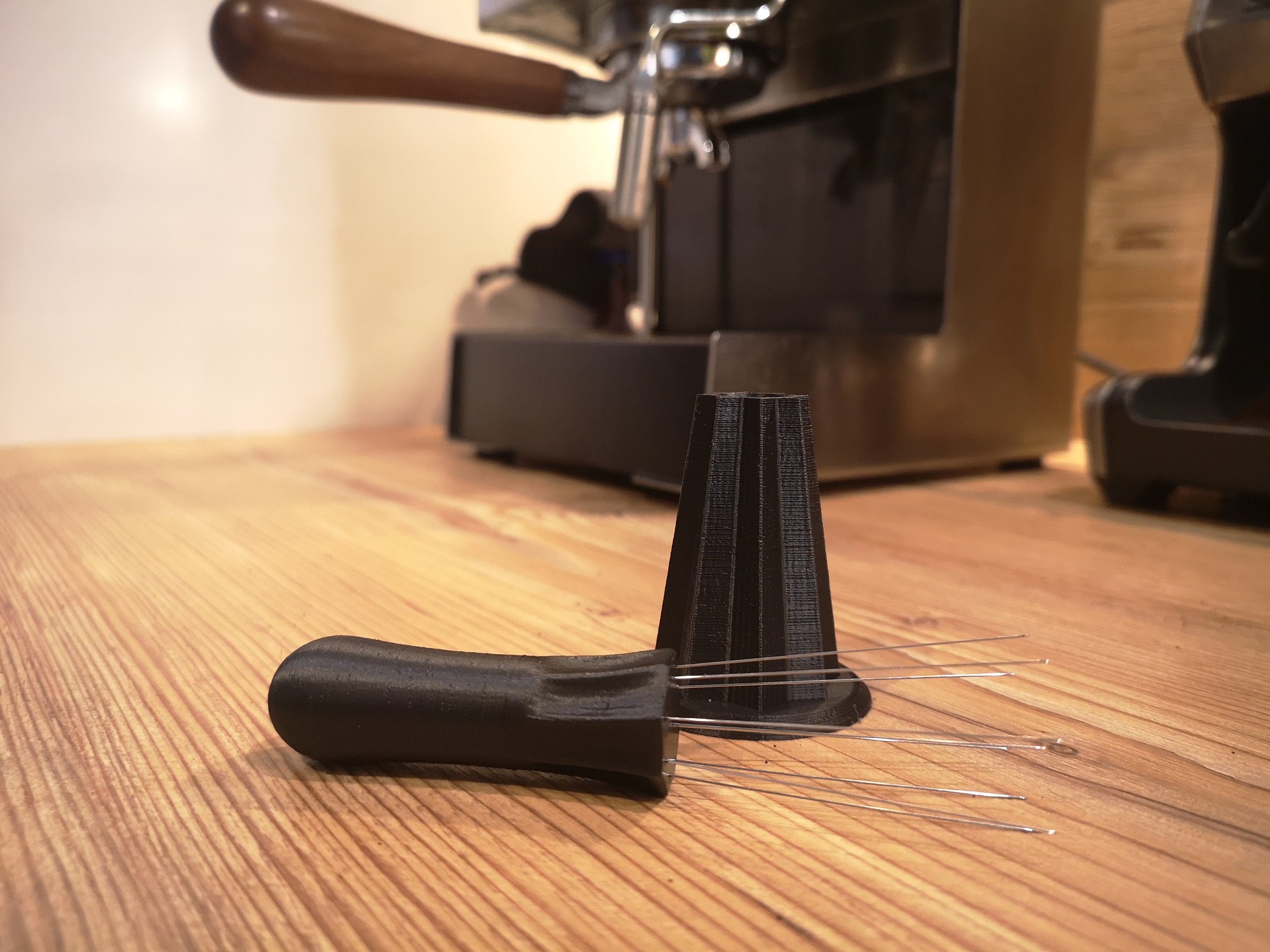 Bundle: WDT Tool  + V3 Magnet-Trichter! Espresso Verteiler inkl. 10 Nadeln gegen channeling Ständer Magnetclip Barista Eureka Mignon ECM