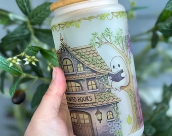 Vaso de cristal de librería fantasma / Vaso de café helado fantasma literario / Vaso de lata esmerilado de biblioteca embrujada de 473 ml
