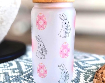 Vaso de vidrio con forma de conejito de Pascua de 16 oz / Vaso de café helado esmerilado con tapa de bambú y pajita / Regalo de Pascua de primavera